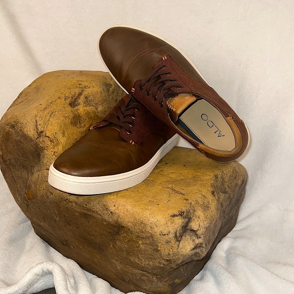 Casual shoes made by ALDO.  Two tone Canvas and Brown Leather.  Mens Size 11. - Picture 5 of 8
